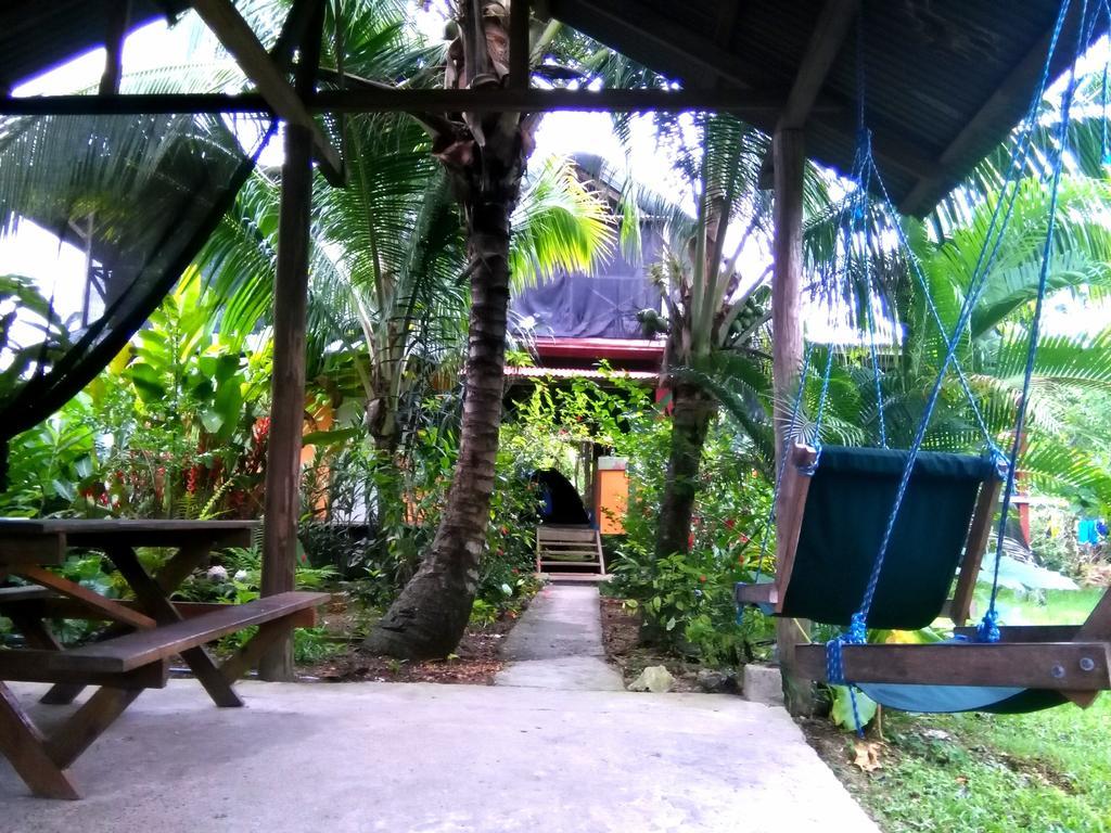 Surf Camp Hotel Bocas Town Exterior foto