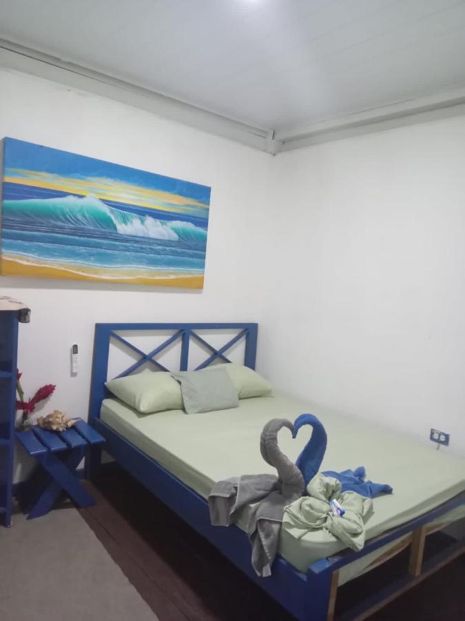 Surf Camp Hotel Bocas Town Exterior foto