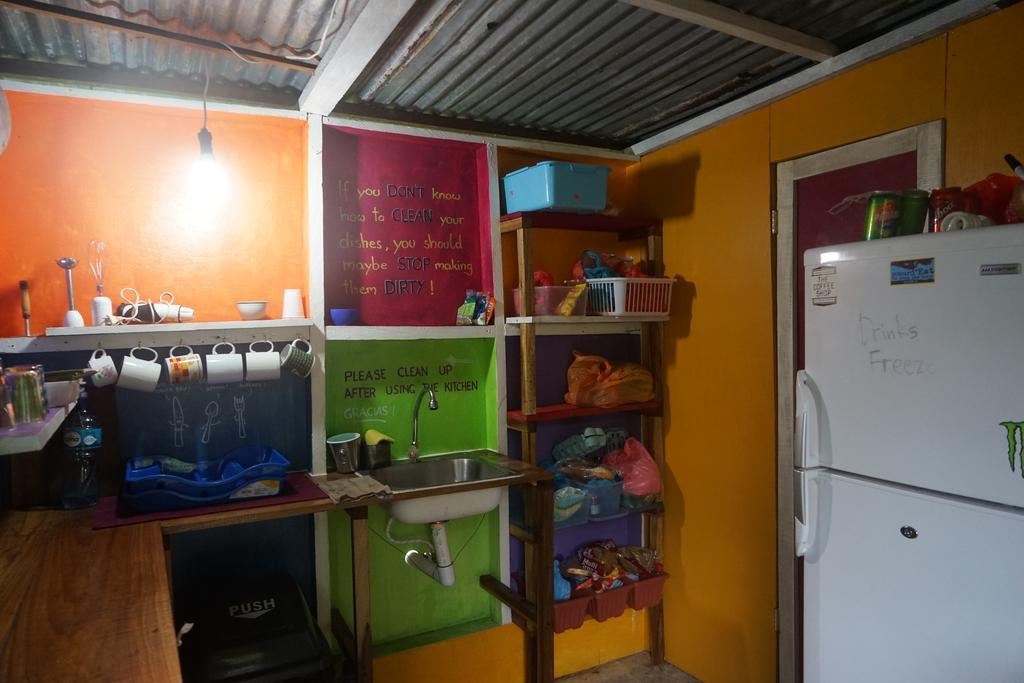 Surf Camp Hotel Bocas Town Exterior foto